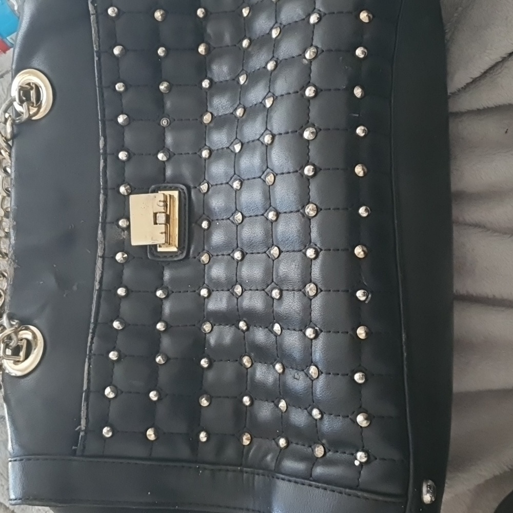 a handbag with chains - Picture 1 of 5